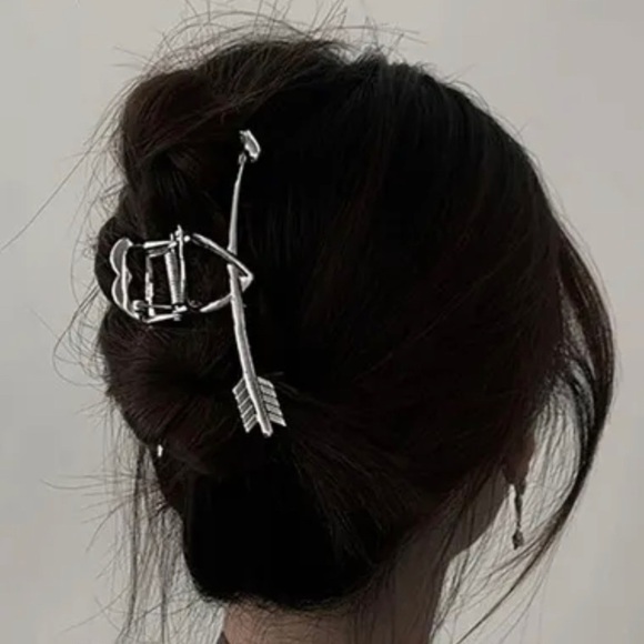 Designers Brands For Customers That Love To Wear Casual and Elegant Accessories; main image 5
